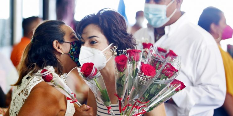 JUANITA ALONSO RECONOCE LA LABOR DE LAS MUJERES Y MADRES