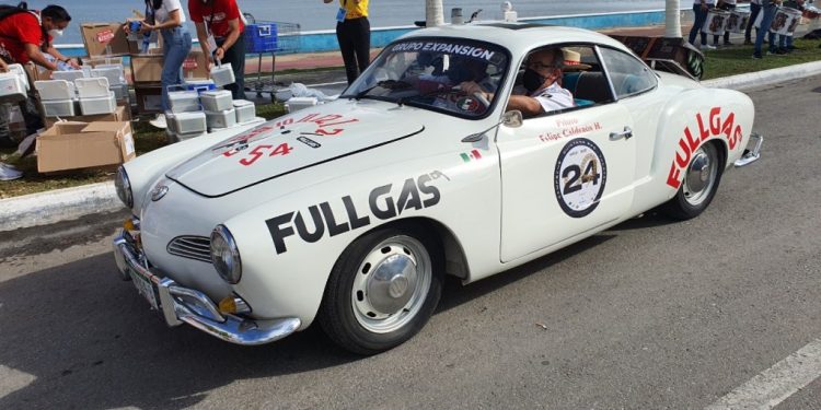 FELIPE CALDERÓN ES VISTO EN EL RALLY MAYA MÉXICO 2021 QUE LLEGÓ A PROGRESO