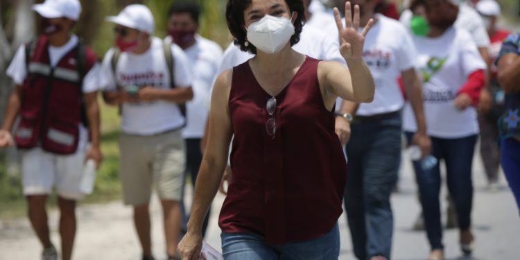 JUANITA ALONSO REITERA COMPROMISO DE APOYO A VECINOS DE VILLAS COZUMEL