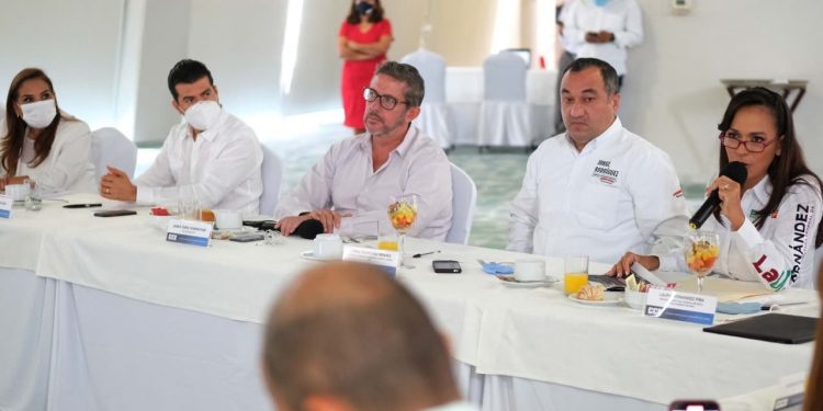 NO SERÉ UNA DIPUTADA FEDERAL MÁS, DESTACA LAURA FERNÁNDEZ ANTE EMPRESARIOS