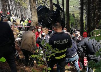 EL DESPLOME DE UN TELEFÉRICO EN ITALIA PROVOCA 14 MUERTES