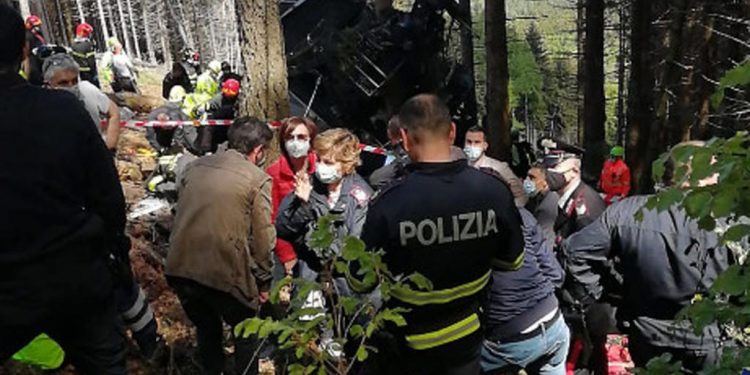 EL DESPLOME DE UN TELEFÉRICO EN ITALIA PROVOCA 14 MUERTES