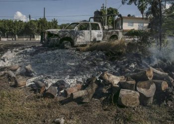DESTRUYEN DE NUEVO CARRETERA EN AGUILILLA, MICHOACÁN