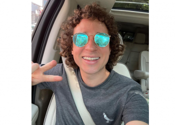 EL FAMOSO YOUTUBER LUISITO COMUNICA ES MULTADO EN EL AEROPUERTO DE LA CDMX POR LA CANTIDAD DE $7000 POR USAR EL TELÉFONO CELULAR