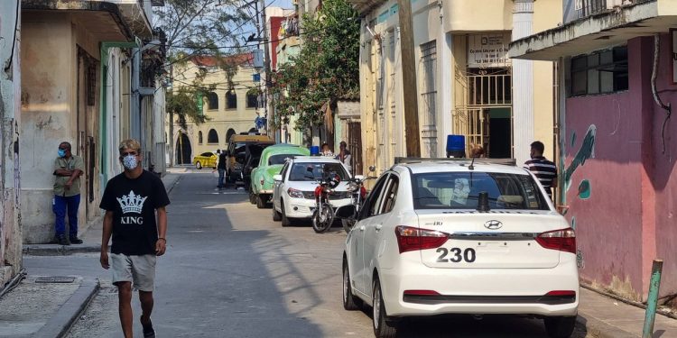 DISPUTA EN LA HABANA POR UN ARTISTA EN HUELGA DE HAMBRE DEJA VARIOS DETENIDOS