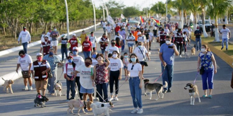 SE COMPROMETE JUANITA ALONSO CONSTRUIR UN PARQUE PARA CANES