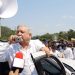 AMLO ATIENDE A CAMPESINOS EN BLOQUEO Y LIBERAN LA CARRETERA