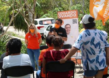 EDUARDO OVANDO VISITA A VECINOS EN TRES REYES PARA HABLAR SOBRE SU PROPUESTAS DE TRABAJO Y ESCUCHAR DE ELLOS SUS PRINCIPALES PREOCUPACIONES