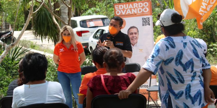 EDUARDO OVANDO VISITA A VECINOS EN TRES REYES PARA HABLAR SOBRE SU PROPUESTAS DE TRABAJO Y ESCUCHAR DE ELLOS SUS PRINCIPALES PREOCUPACIONES