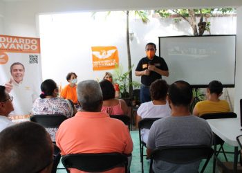 EDUARDO OVANDO, ES INVITADO POR VECINOS DE LA AV. CTM PARA HABLAR DE LAS PRINCIPALES PREOCUPACIONES Y UNIRSE AL PROYECTO DE MOVIMIENTO CIUDADANO