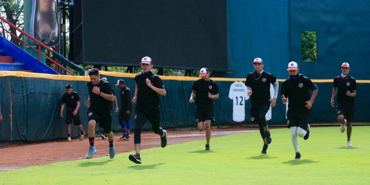 EL BETO ÁVILA LISTO PARA RECIBIR A SUS AFICIONADOS Y A LOS LEONES DE YUCATÁN