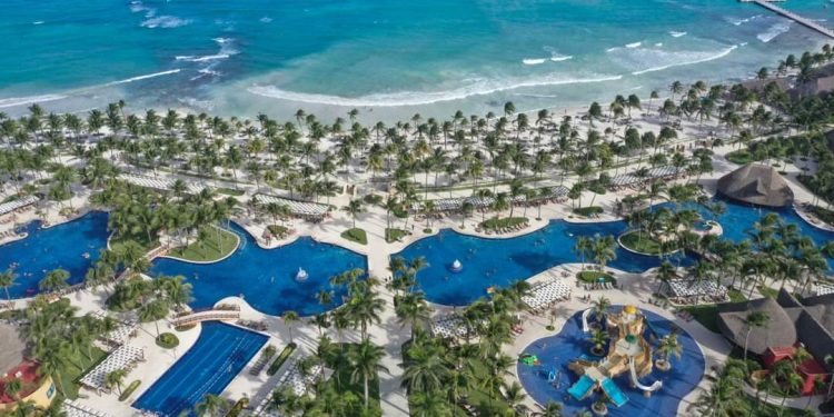 HOTEL BARCELÓ RIVIERA MAYA SE NIEGA A PAGAR A UNA MUJER POR LA PROVEEDURÍA DE ARREGLOS FLORALES
