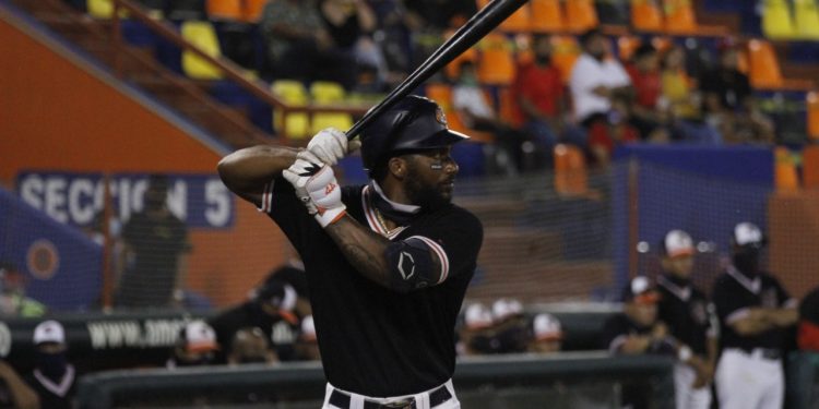 LUCE JAVIER SOLANO Y TIGRES LE GANA A PIRATAS