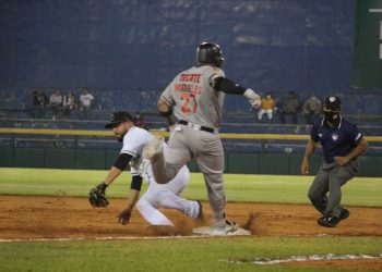 TREPIDANTE JUEGO INAUGURAL SE DEFINE EN EXTRAINNINGS