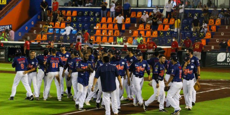 ALEXIS WILSON DEJA EN EL TERRENO A LOS PIRATAS CON CUADRANGULAR