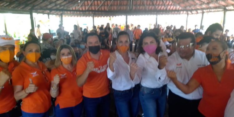 IVONNE ORTEGA APOYA A TRIXIA VALLE