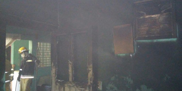 CORTO CIRCUITO PROVOCA FUERTE INCENDIO EN UN DEPARTAMENTO DE EMILIANO ZAPATA