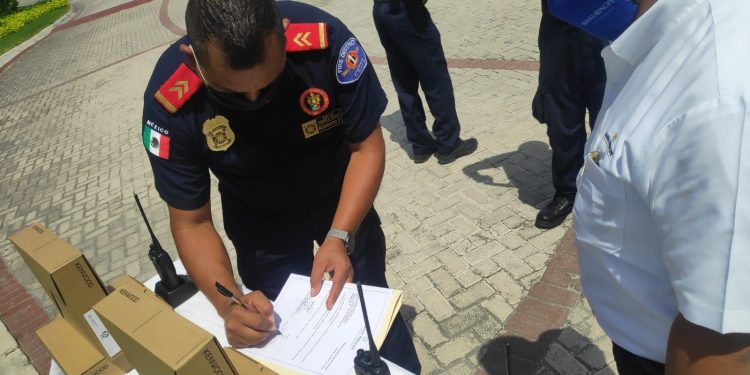 BAHIA PRINCIPE RIVIERA MAYA RESORT, REALIZÓ UNA DONACIÓN DE RADIOS DE COMUNICACIÓN AL HEROICO CUERPO DE BOMBEROS DEL MUNICIPIO DE TULUM