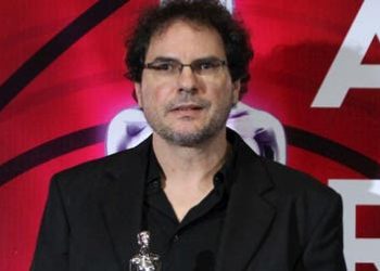 CARLOS CUARÓN EVOLUCIONA SU CINE Y EXPLORA «LA CONDICIÓN HUMANA» CON COMEDIA