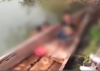 INVESTIGAN A HOMBRE QUE SE BAÑABA DESNUDO CON SU HIJA DE 7 AÑOS EN HUIMANGUILLO