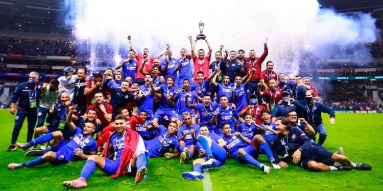 AMLO FELICITA AL CRUZ AZUL POR SU NOVENO TÍTULO DE LIGA MX