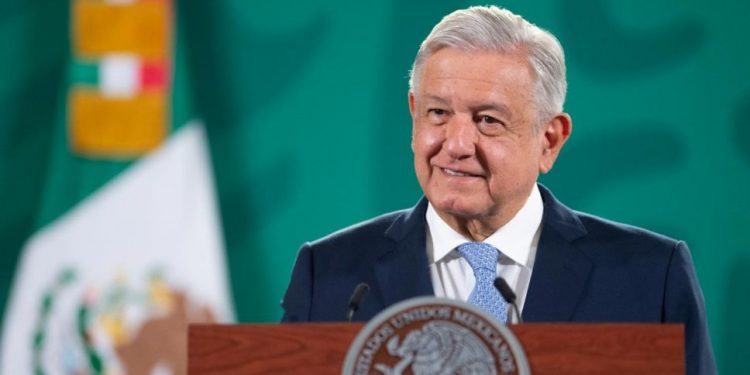 AMLO REITERA QUE EN OCTUBRE TODOS LOS MAYORES DE 18 AÑOS ESTARÁN VACUNADOS