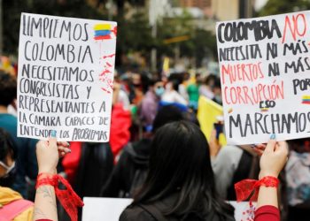 COLOMBIA LLAMA AL DIÁLOGO POLÍTICO MIENTRAS LAS PROTESTAS CONTINÚAN