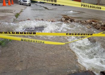 REPARAN FUGA DE AGUAS NEGRAS EN AVENIDA USUMACINTA