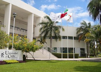 RECIBE EGRESADA DE UNICARIBE PREMIO EN CONCURSO COLEGIADO DE ENERGÍA MARINA