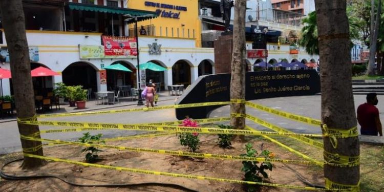 COMERCIANTES DE LA ZONA LUZ EMBELLECERÁN EL PARQUE JUÁREZ CON ORNAMENTOS