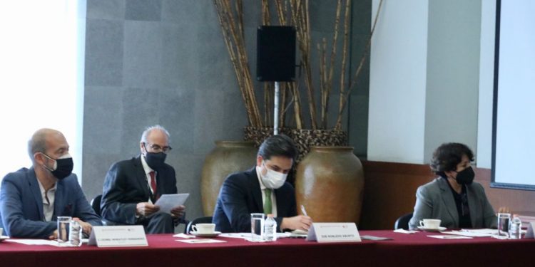 PRESENTA SEP SERVICIOS PARA FORTALECER LA ATENCIÓN EDUCATIVA DE LOS MEXICANOS EN EL EXTERIOR Y EN RETORNO