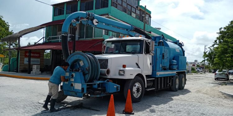 EXHORTAN A CIUDADANÍA A NO TIRAR SÓLIDOS NI BASURA AL DRENAJE