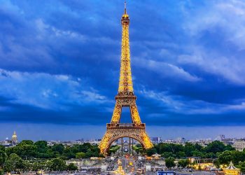 FRANCIA REABRE SUS PUERTAS A TURISTAS VACUNADOS