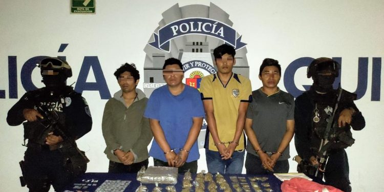 SON DETENIDOS 4 PERSONAS POR POSESIÓN DE NARCÓTICOS