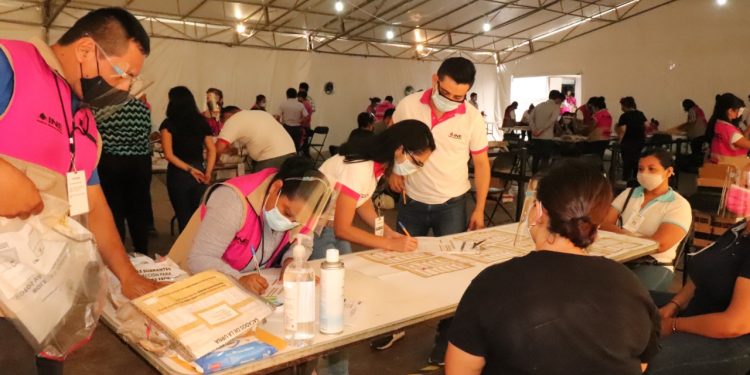 MIL 320 PAQUETES ELECTORALES EN RECUENTO PARA ENTREGAR CONSTANCIAS DE MAYORÍA A DIPUTADOS FEDERALES