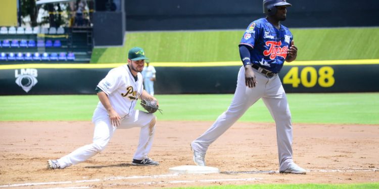 DEBIDO A LAS FUERTES LLUVIAS, EL PARTIDO DE BÉISBOL ENTRE TIGRES VS PERICOS SE POSPONE PARA EL DÍA DE MAÑANA