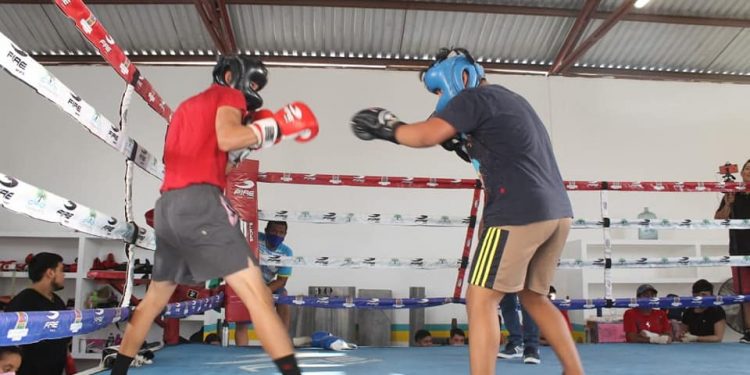 SE LLEVÓ A CABO UNA REUNIÓN CON DEPORTISTAS Y ENTRENADORES DE BOX EN OTHÓN P. BLANCO
