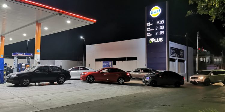 RUMORES GENERAN CAOS EN GASOLINERAS