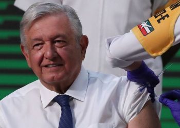 AMLO SE APLICARÁ MAÑANA SEGUNDA DOSIS DE VACUNA CONTRA COVID-19