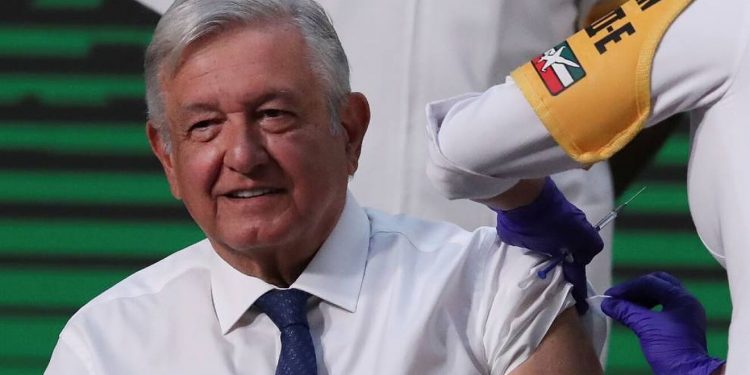 AMLO SE APLICARÁ MAÑANA SEGUNDA DOSIS DE VACUNA CONTRA COVID-19