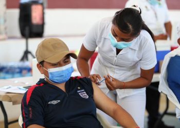 ESPERAMOS TENER MÁS PERSONAS VACUNADAS EN QUINTANA ROO AL INICIAR EL VERANO: CARLOS JOAQUÍN