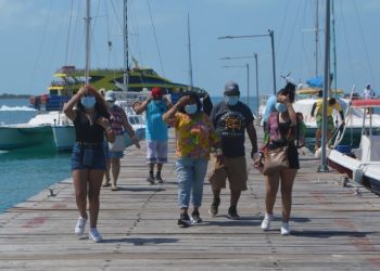 CONTINÚA ISLA MUJERES ATRAYENDO A CIENTOS DE VISITANTES