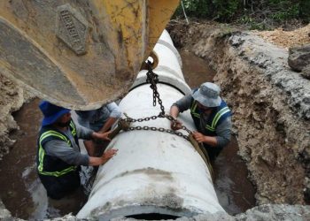 REALIZAN TRABAJOS PARA MEJORAR PASOS DE AGUA EN LA CARRETERA QUE DIVIDE AL FRACCIONAMIENTO CIÉNAGA 2,000 CON LA CIÉNAGA DE PROGRESO