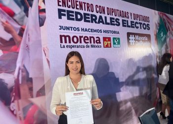FIRMA ANAHÍ GONZÁLEZ CARTA COMPROMISO PARA GARANTIZAR LEGISLAR A FAVOR DEL PUEBLO