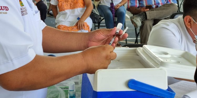 CONTINÚA VACUNACIÓN CONTRA COVID-19 EN TULUM