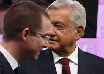 AMLO BROMEA SOBRE TRIUNFO DE MORENA: «PEDIRÉ PERMISO A ANAYA PARA TOMARME UNA CAGUAMA»