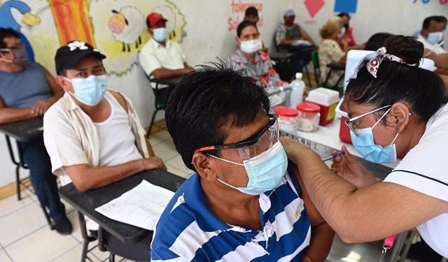 REANUDAN VACUNACIÓN EN JALPA; 6,970 ADULTOS DE 50-59 AÑOS VAN POR 2A DOSIS