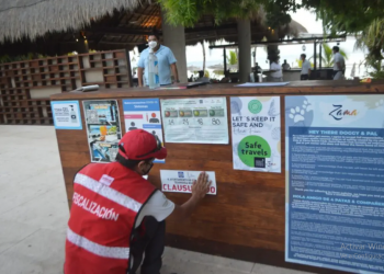 CIERRAN COMERCIOS EN ISLA MUJERES POR NO RESPETAR LOS HORARIOS PERMITIDOS Y REALIZAR FIESTAS CLANDESTINAS