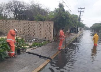 MANTIENE PROTECCIÓN CIVIL Y BOMBEROS TRABAJOS PREVENTIVOS EN ISLA MUJERES ANTE TEMPORAL DE LLUVIAS