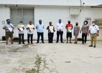 RECONOCEN AUTORIDADES MUNICIPALES A TRABAJADORES POR AÑOS DE SERVICIO EN OTHÓN P. BLANCO